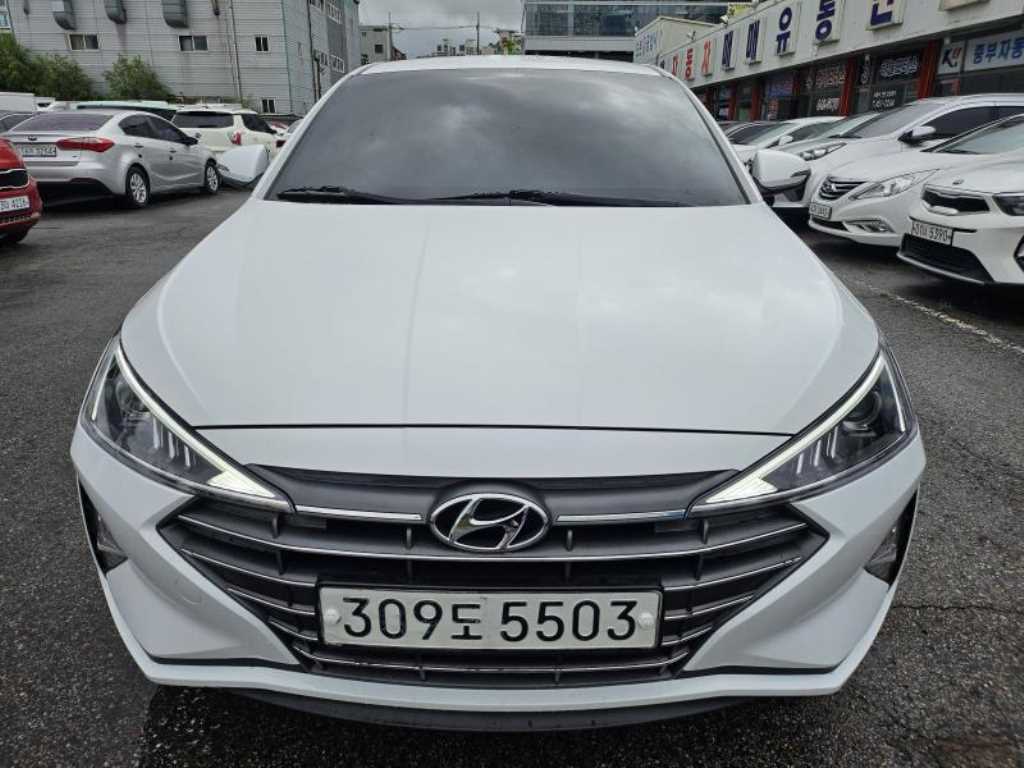 HYUNDAI Avante - Vista 8