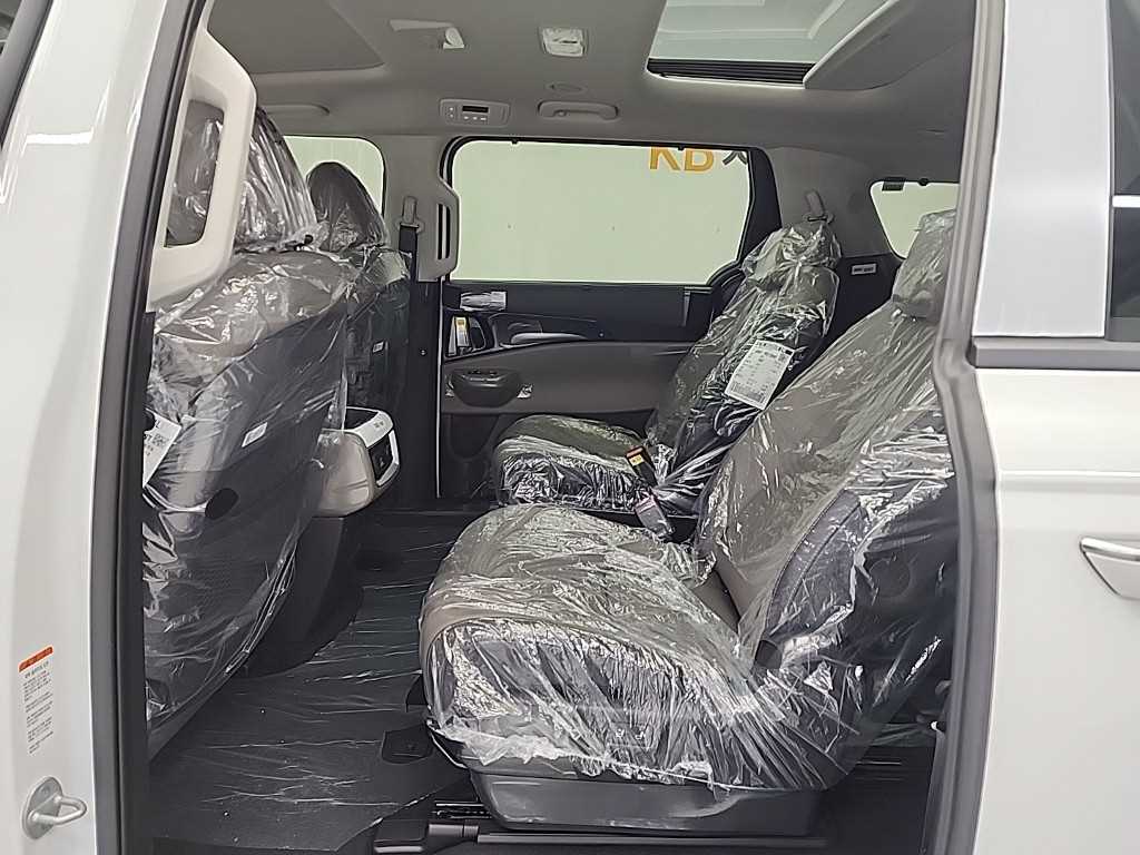 KIA Carnival - Vista 12