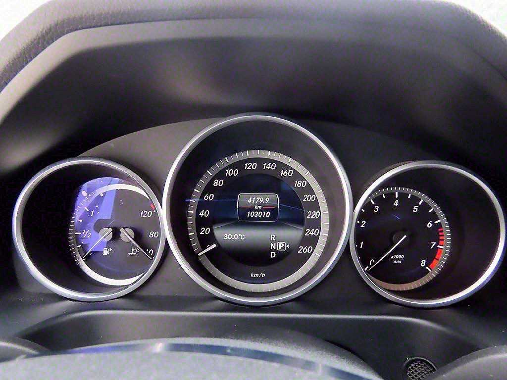 Mercedes Benz E class - Vista 9