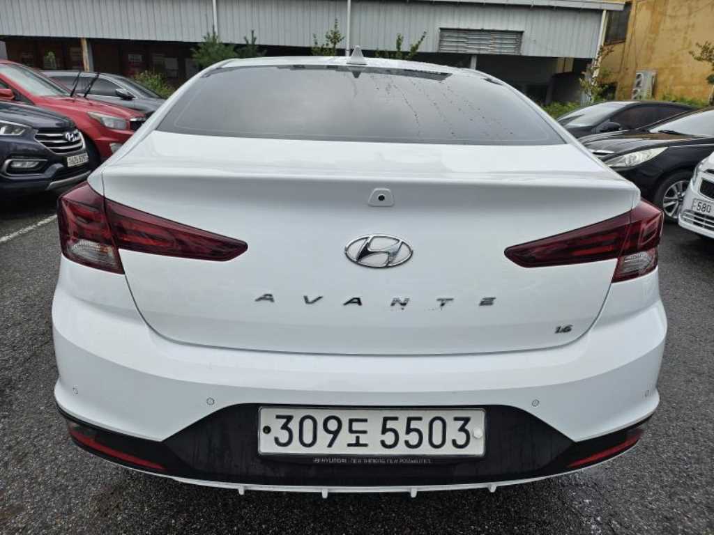 HYUNDAI Avante - Vista 4