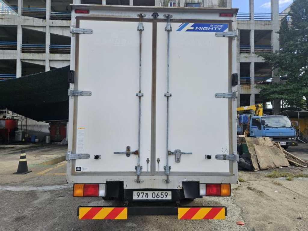 medium and large cargo truck - Vista 5