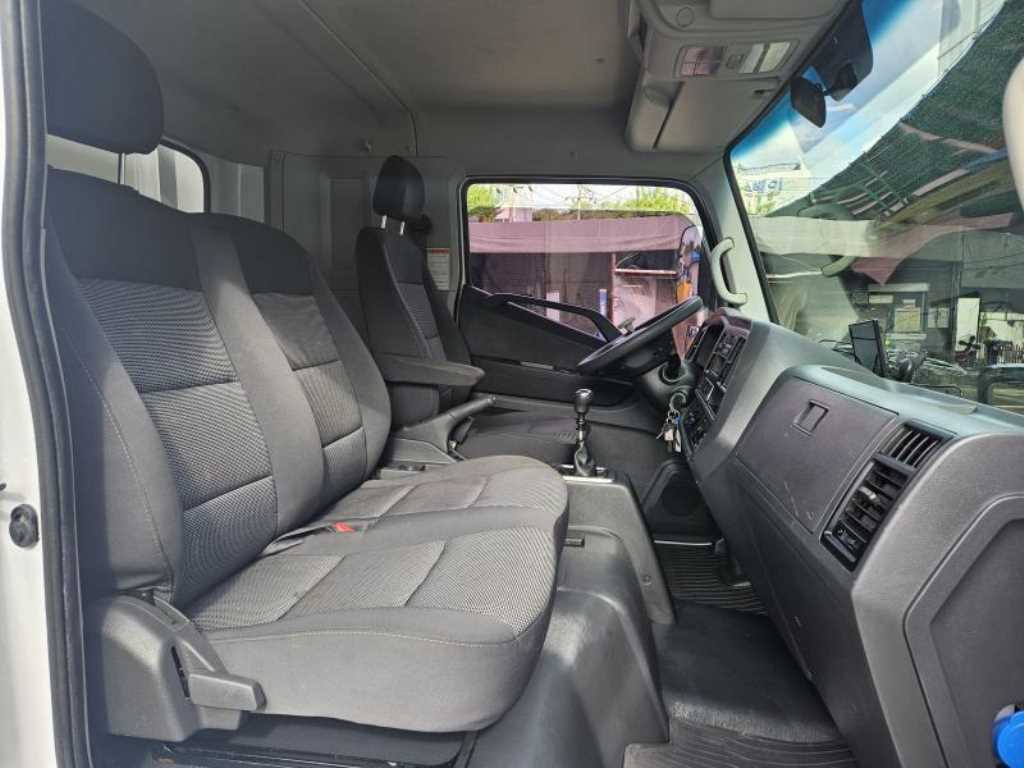 medium and large cargo truck - Vista 10