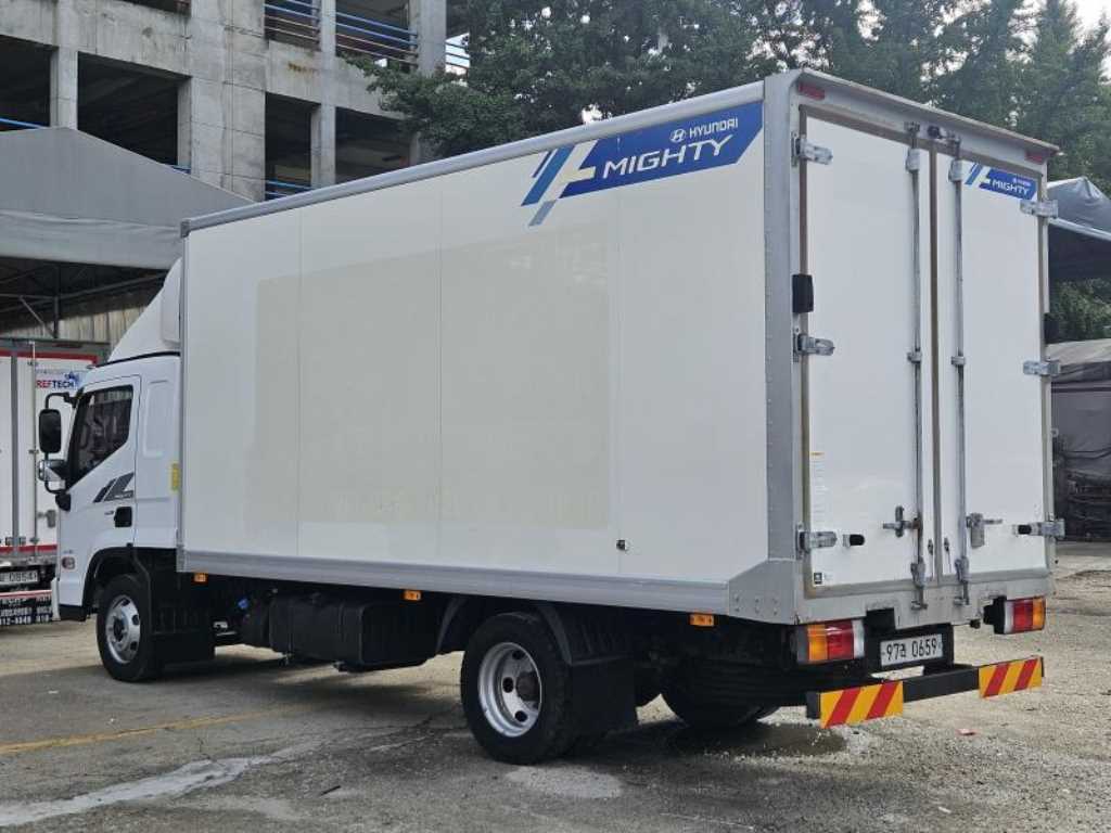 medium and large cargo truck - Vista 6