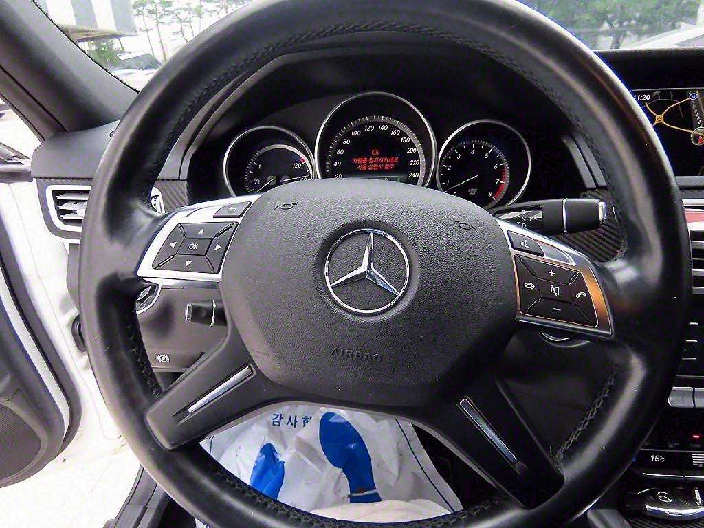 Mercedes Benz E class - Vista 8