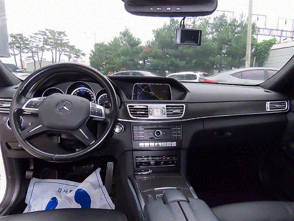 Mercedes Benz E class - Vista 7