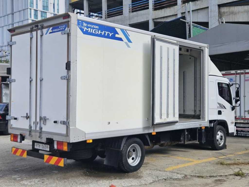 medium and large cargo truck - Vista 4