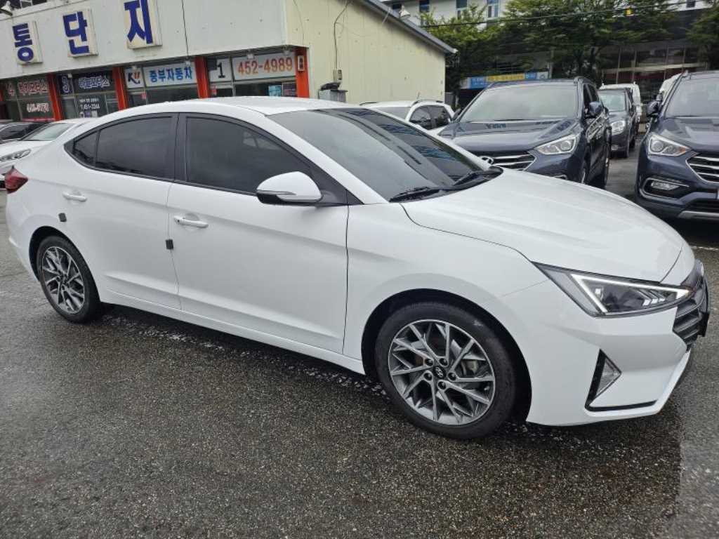 HYUNDAI Avante - Vista 7