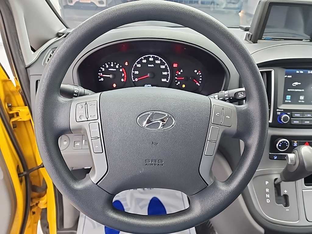 HYUNDAI Starex - Vista 9