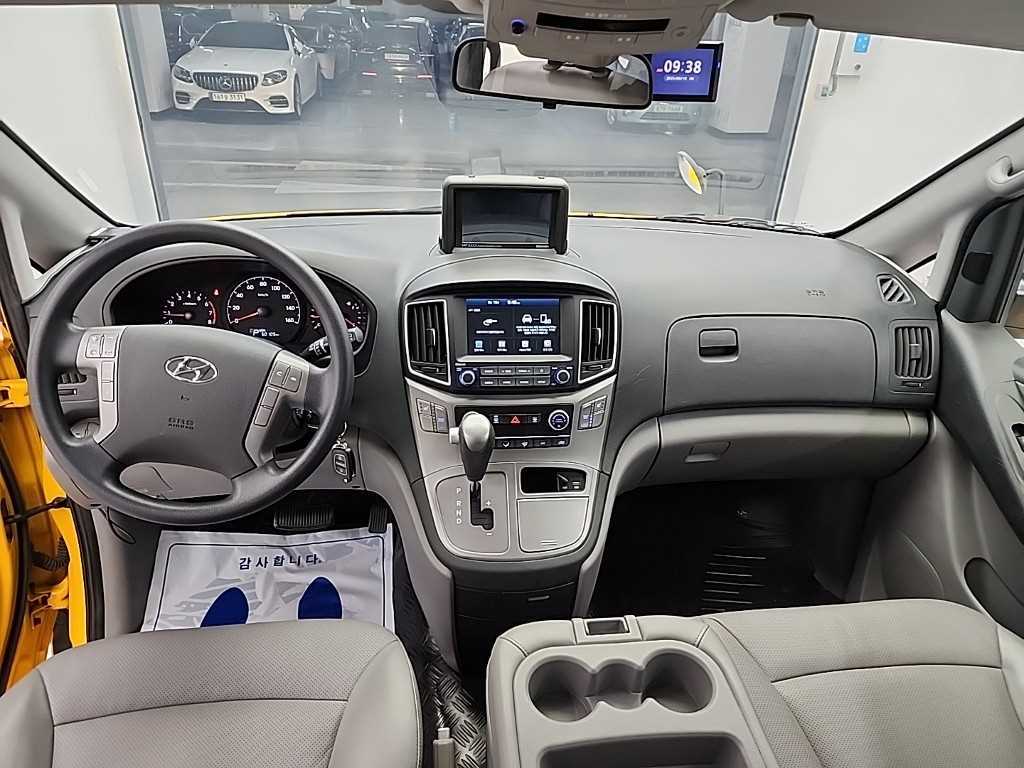 HYUNDAI Starex - Vista 7