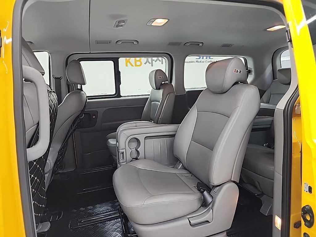 HYUNDAI Starex - Vista 12