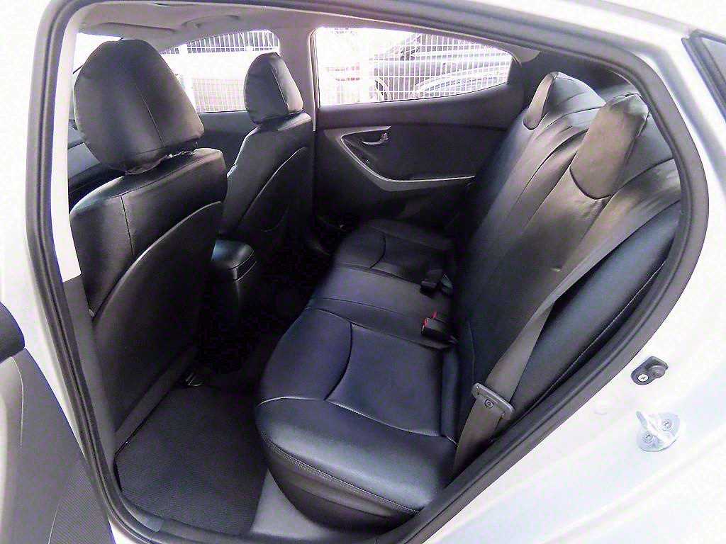 HYUNDAI Avante - Vista 6