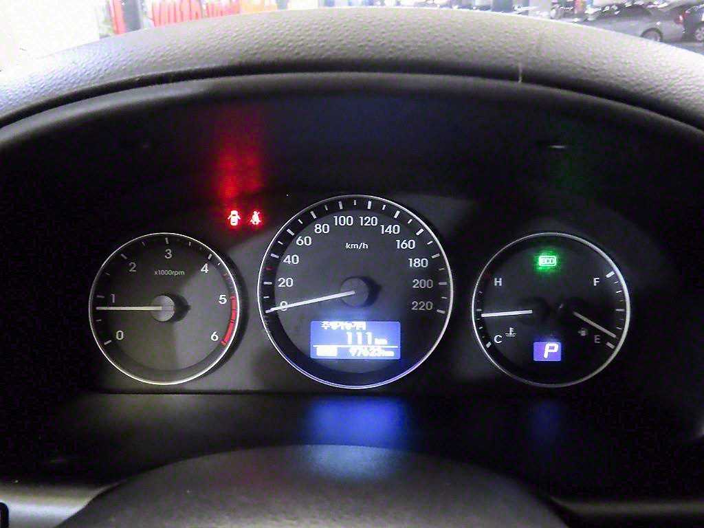 HYUNDAI Starex - Vista 9