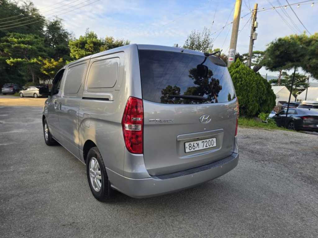 HYUNDAI Starex - Vista 4