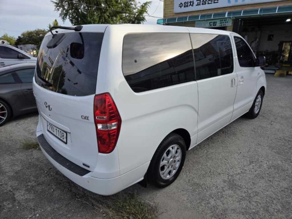 HYUNDAI Starex - Vista 5