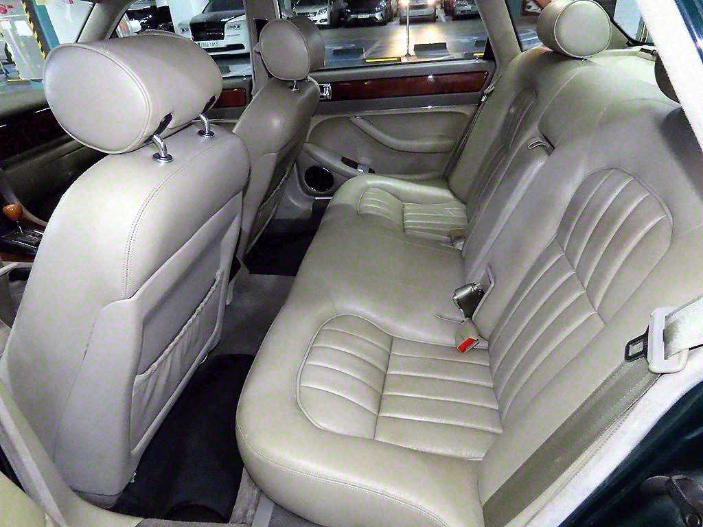 Jaguar XJ - Vista 7