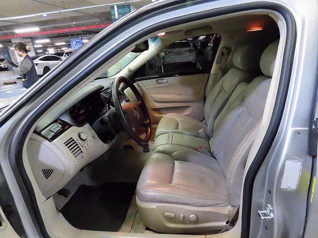 Cadillac DTS - Vista 6