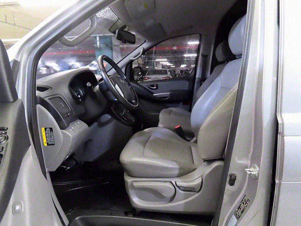 HYUNDAI Starex - Vista 6