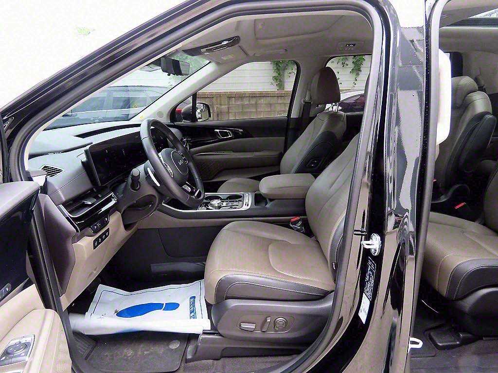 KIA Carnival - Vista 5