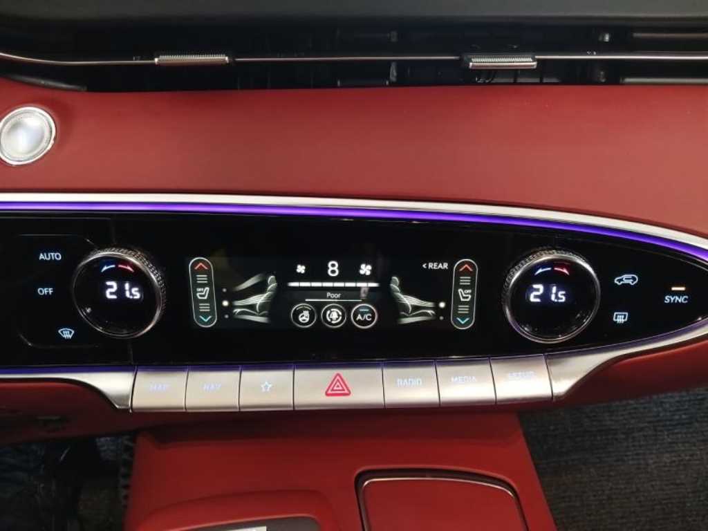 Genesis GV70 - Vista 11