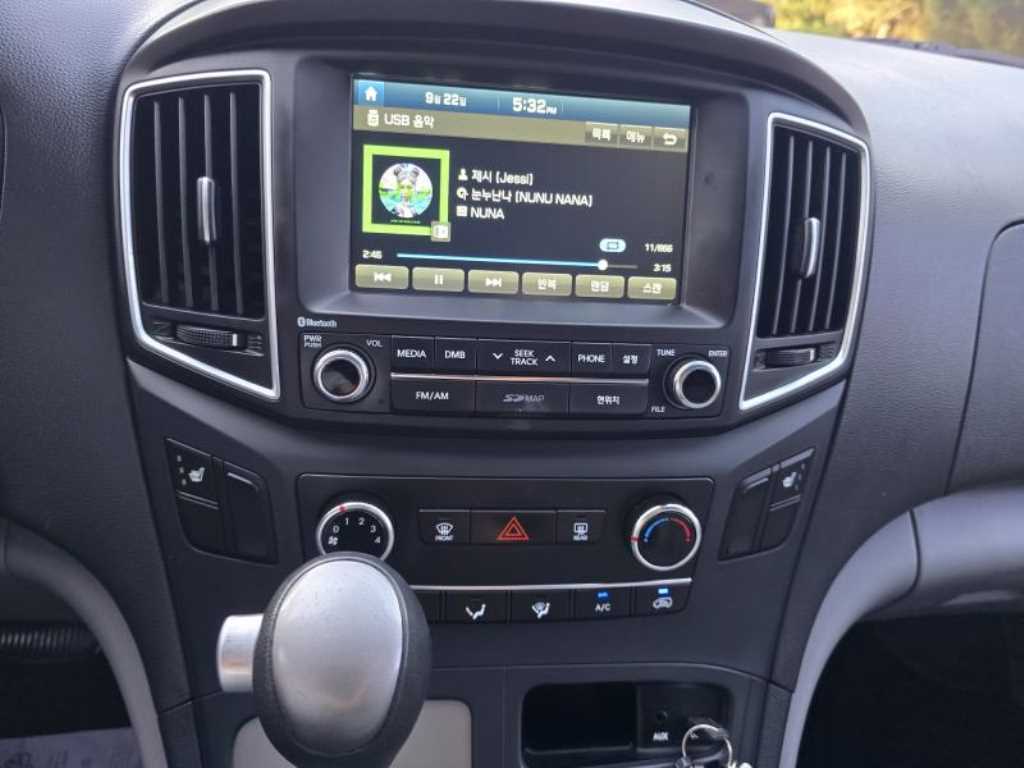 HYUNDAI Starex 2017 Gris - Importación desde Corea - HF Imports Iquique - Foto 18