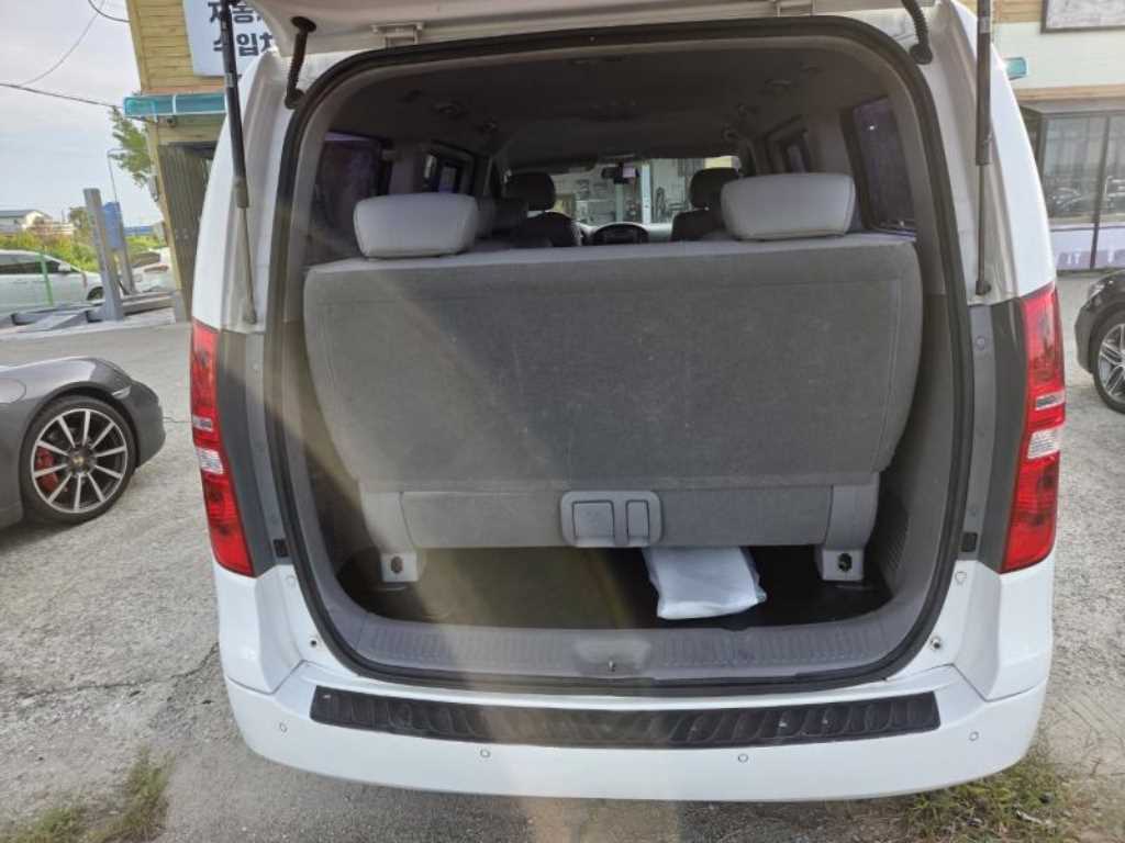 HYUNDAI Starex - Vista 7