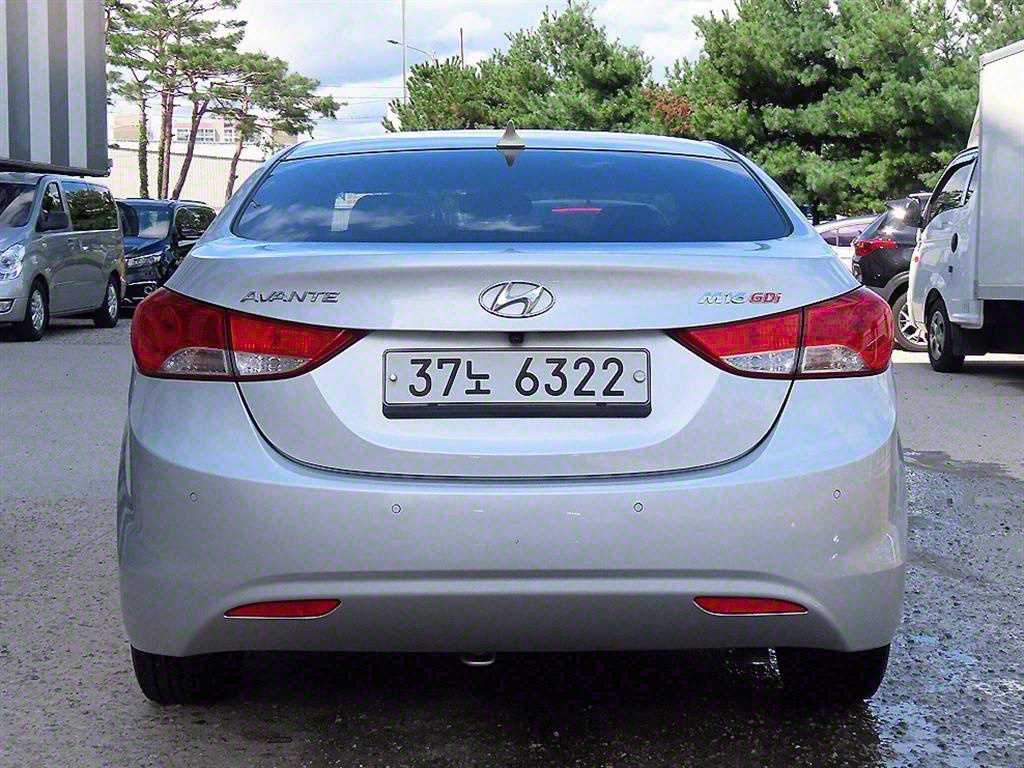 HYUNDAI Avante - Vista 4