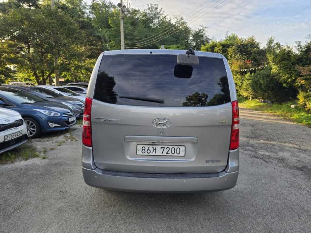 HYUNDAI Starex - Vista 5
