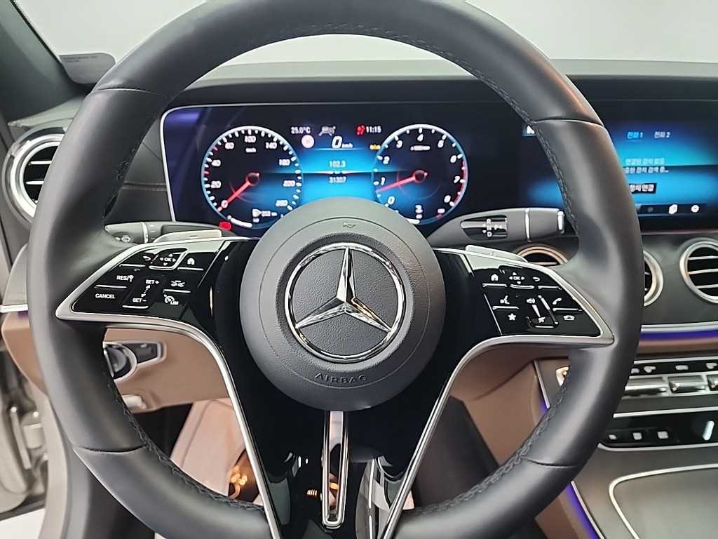 Mercedes Benz E class - Vista 9