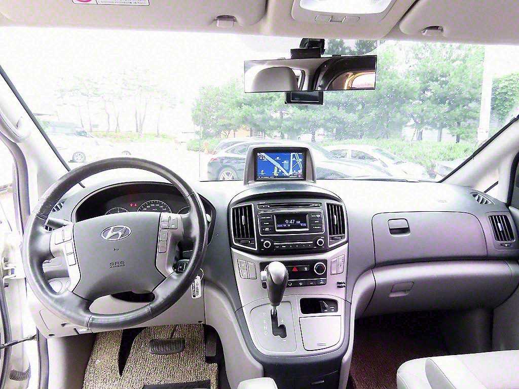 HYUNDAI Starex - Vista 7