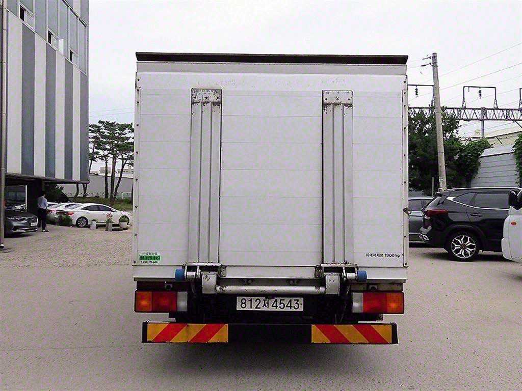 medium and large cargo truck - Vista 5