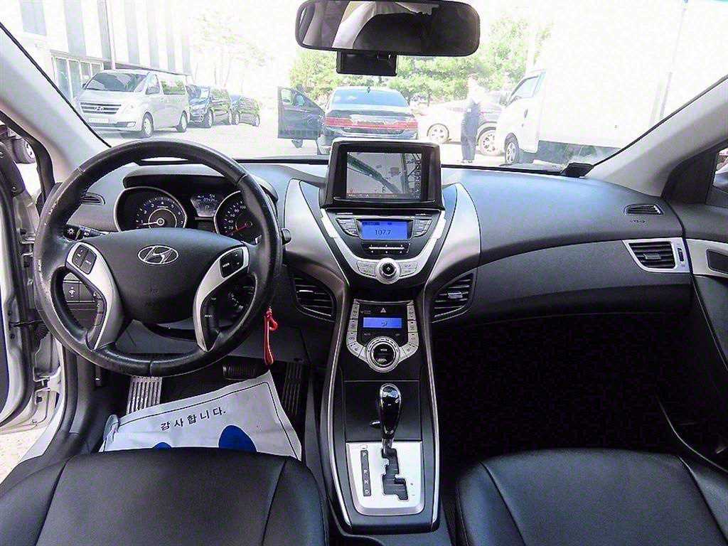 HYUNDAI Avante - Vista 7