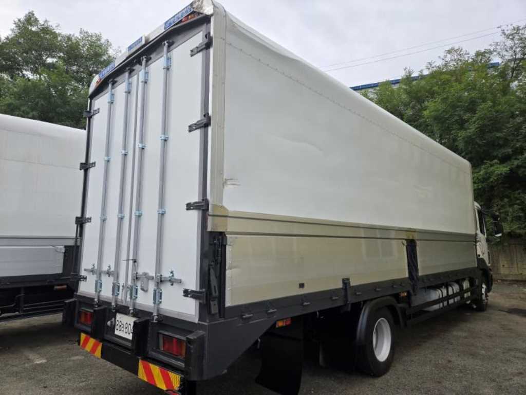 medium and large cargo truck - Vista 4