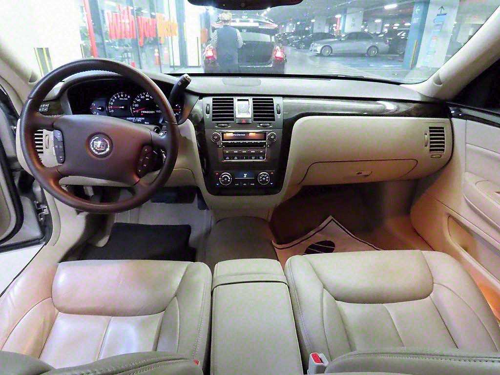 Cadillac DTS - Vista 10