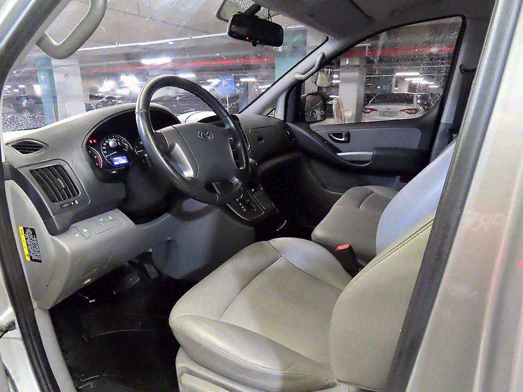 HYUNDAI Starex - Vista 10