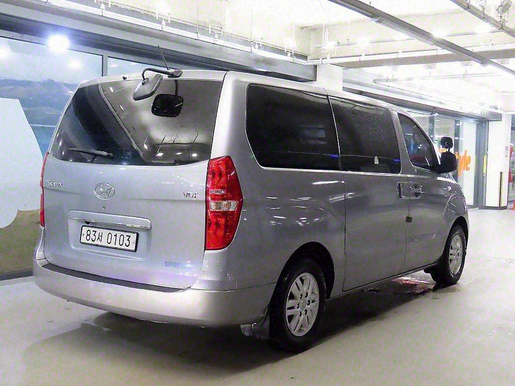 HYUNDAI Starex - Vista 4