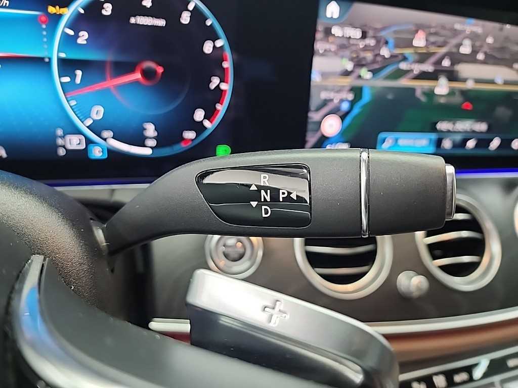 Mercedes Benz E class - Vista 8