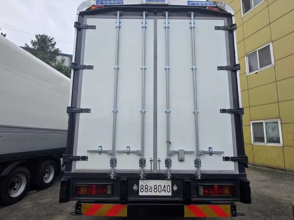 medium and large cargo truck - Vista 3