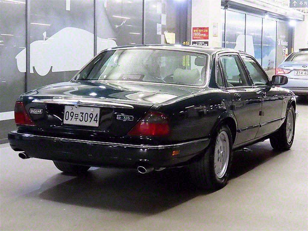 Jaguar XJ - Vista 4