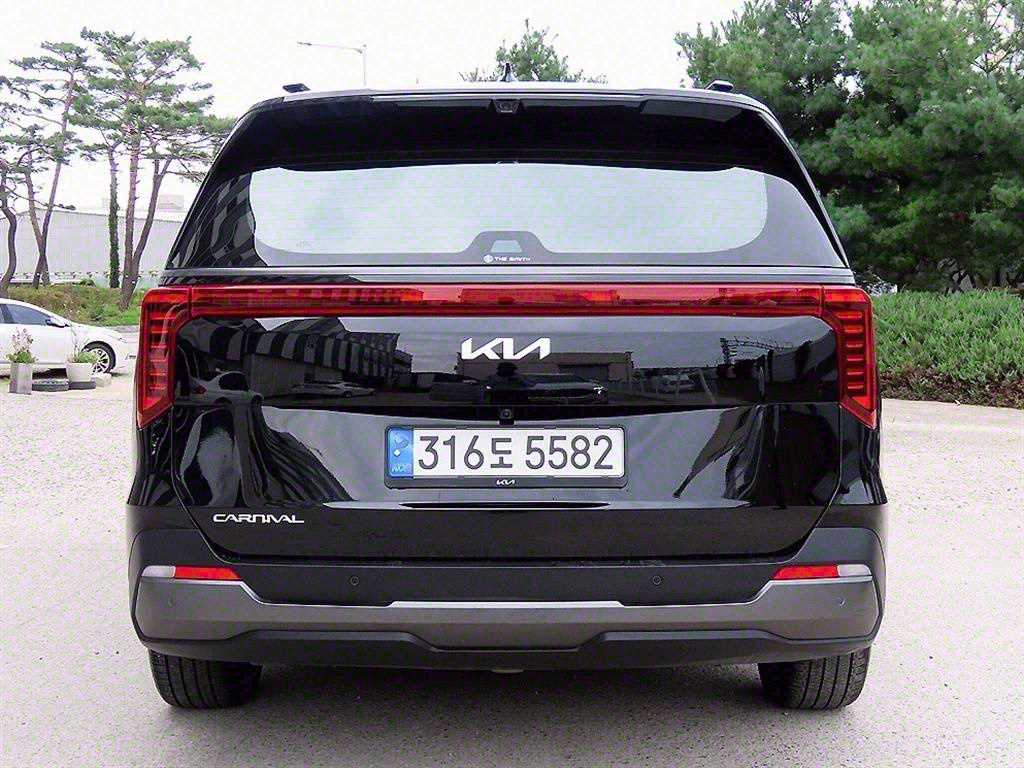 KIA Carnival - Vista 4