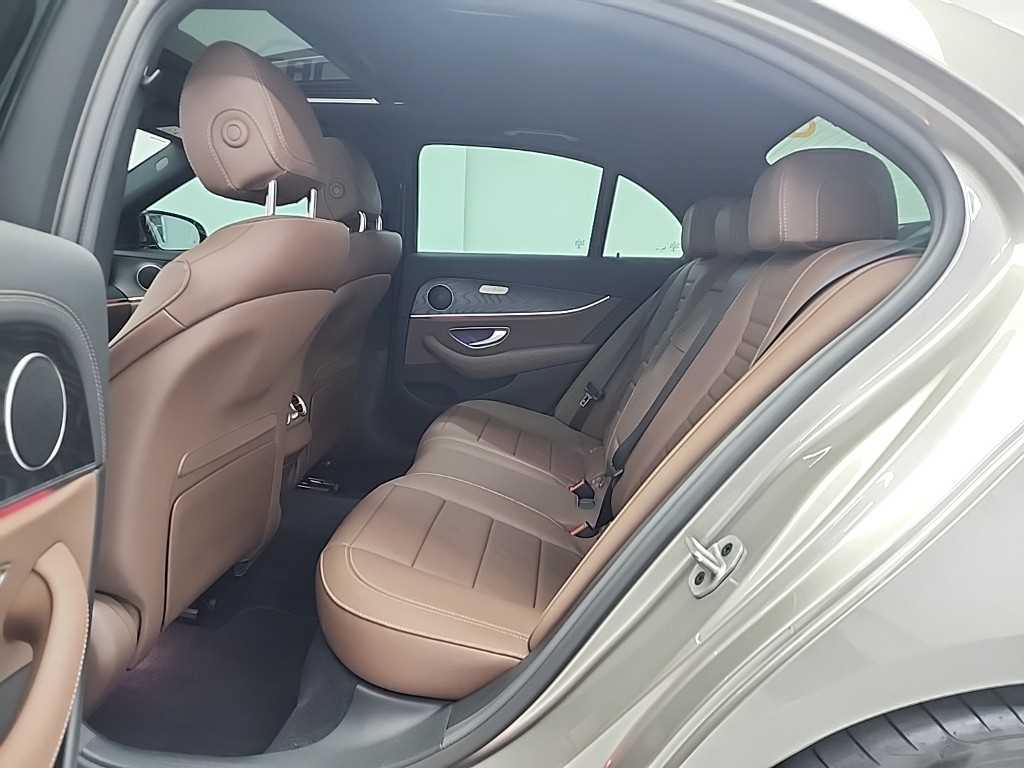 Mercedes Benz E class - Vista 12