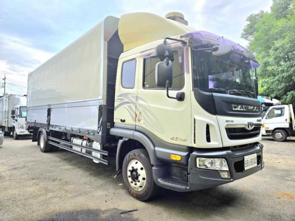 medium and large cargo truck - Vista 2