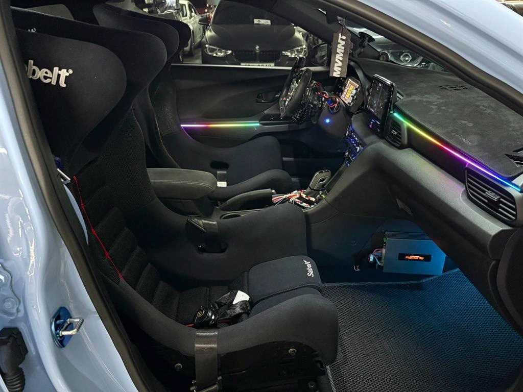 HYUNDAI Veloster - Vista 6