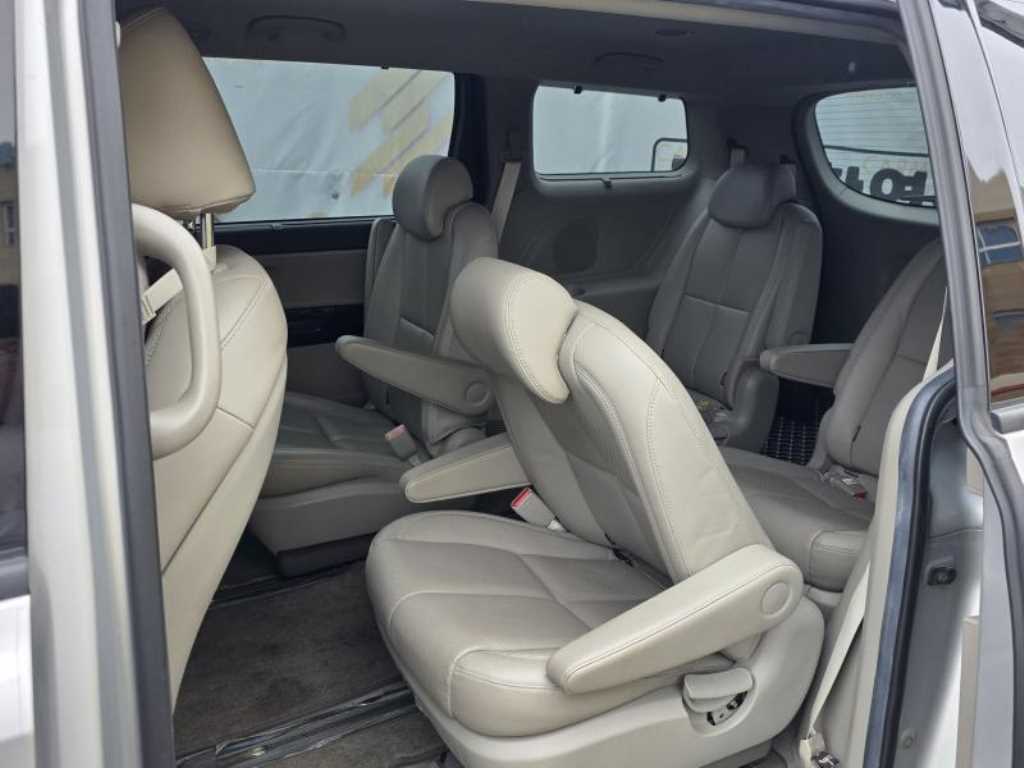 KIA Carnival - Vista 6