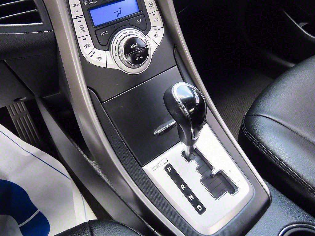 HYUNDAI Avante - Vista 10