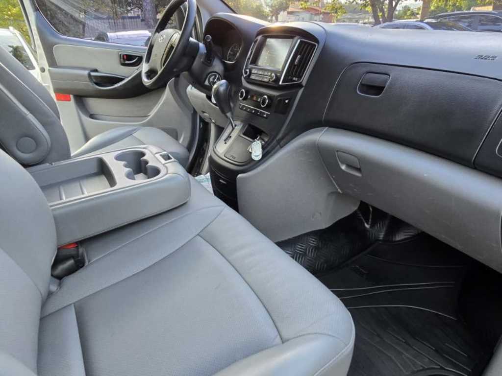 HYUNDAI Starex - Vista 8