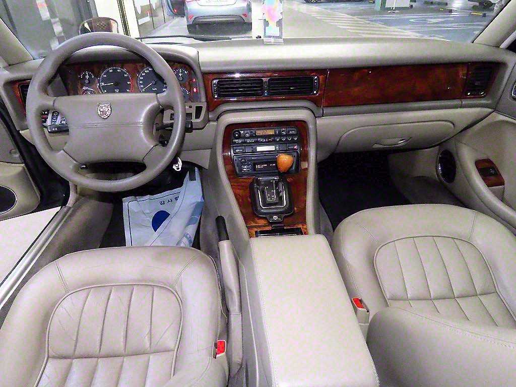 Jaguar XJ - Vista 10