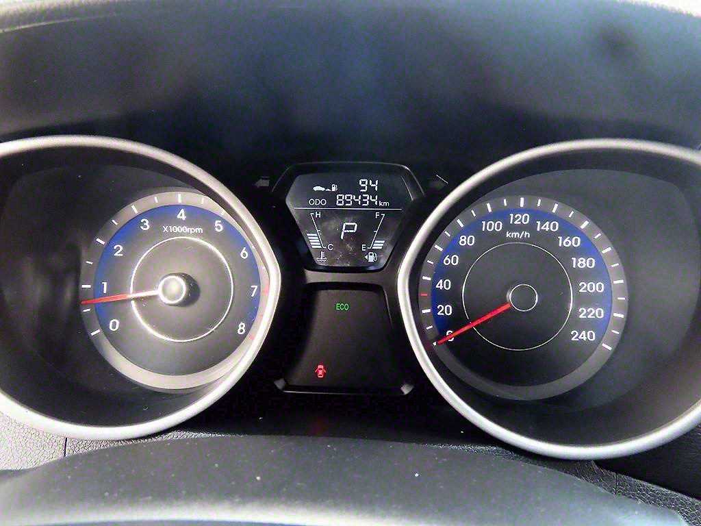 HYUNDAI Avante - Vista 9