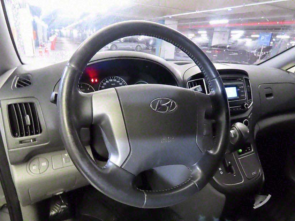 HYUNDAI Starex - Vista 8