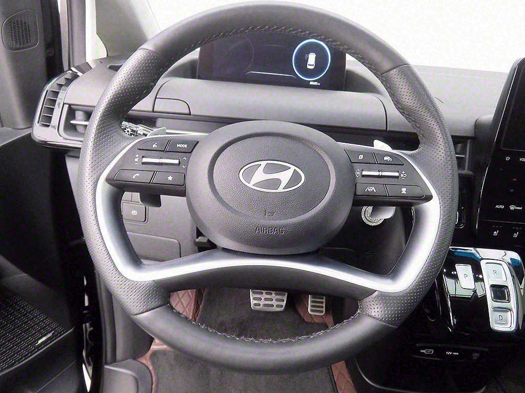 HYUNDAI Staria - Vista 11