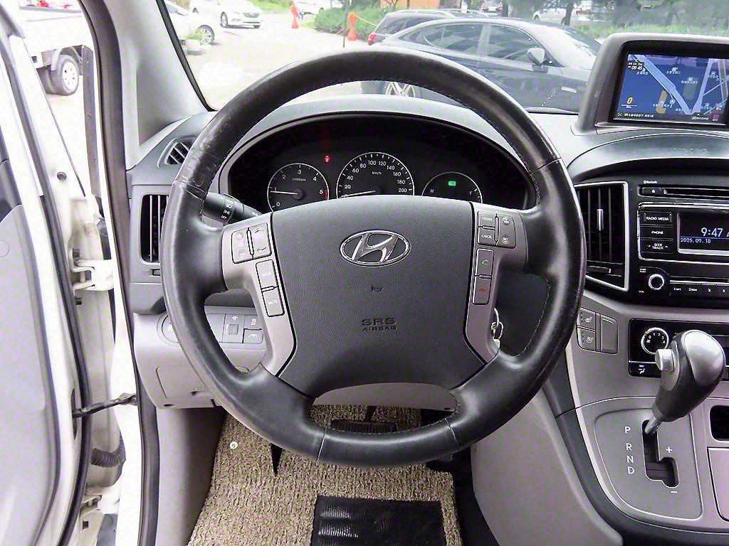 HYUNDAI Starex - Vista 8